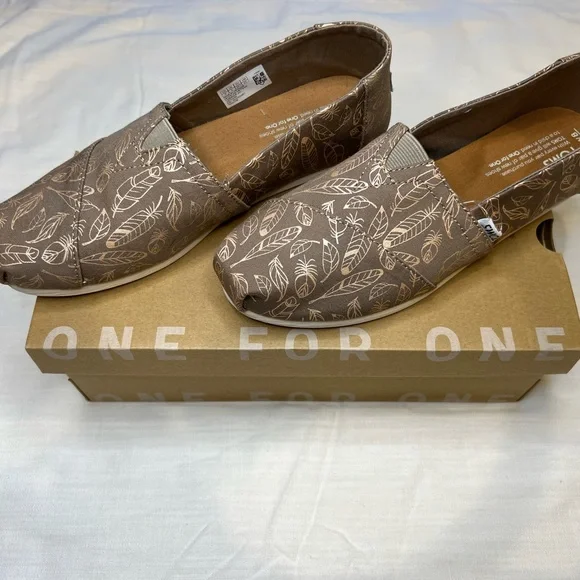 Toms Classic Desert Taupe Foil Feathers - Picture 4 of 6